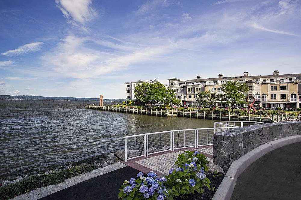 Admirals Cove — Photo 4