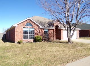 111 S Hampton Pl, Waxahachie, TX 75165