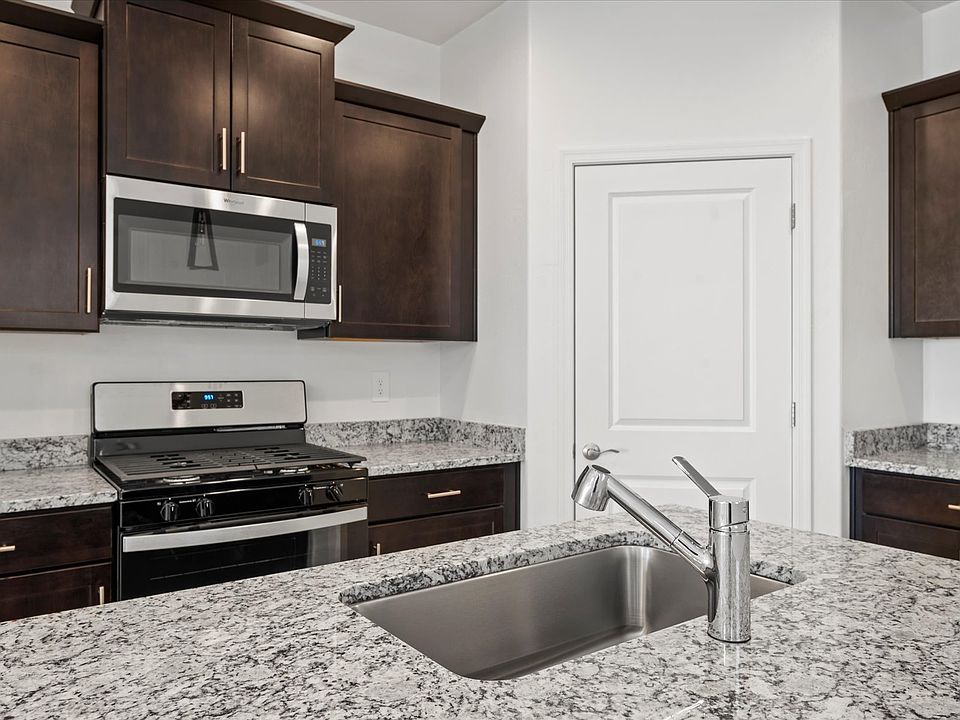 TUC_Hanson-Ridge_Kitchen_11008-S-Rila-Dr