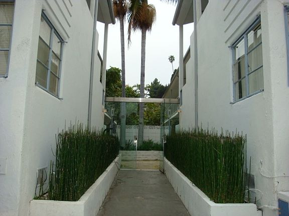 2nd image of 2028 3/4 Argyle Ave