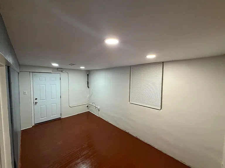 1645 W Beach Ave #G — Photo 7