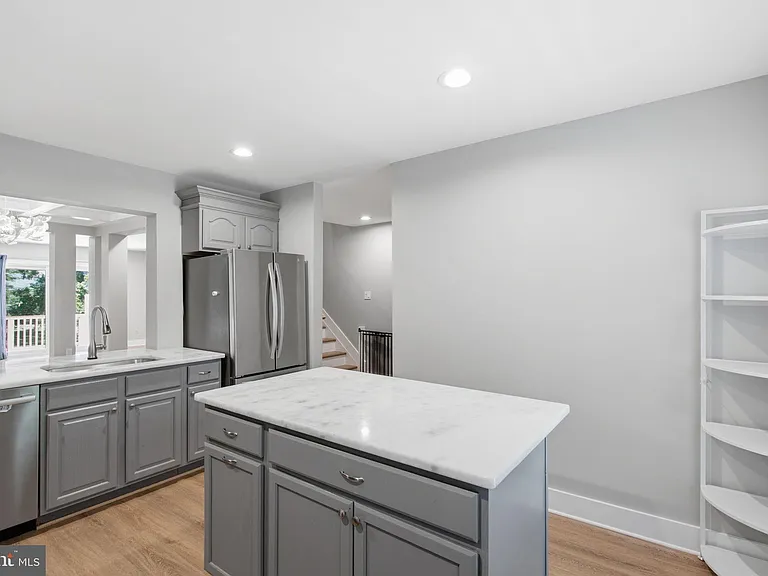 12087 Edgemere Cir — Photo 9