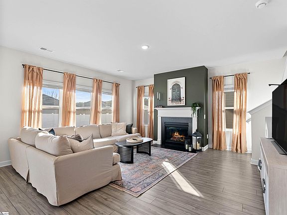 3rd image of 1012 Killian St