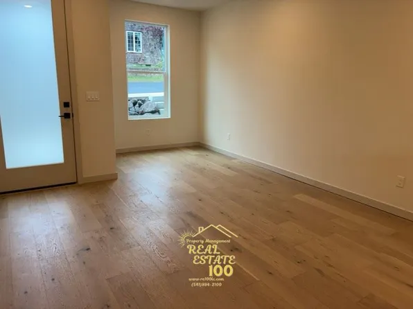 305 SE Port Ave, Lincoln City, OR