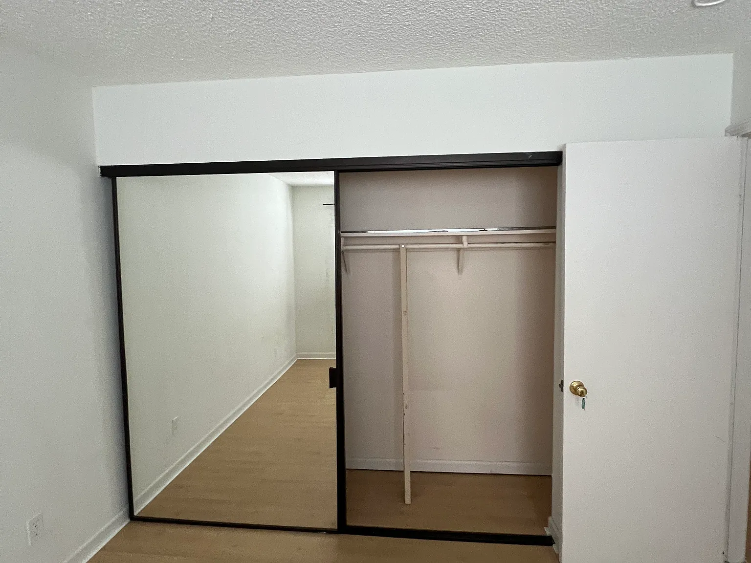 3 bed, 870 sqft, $1,060 — Photo 4