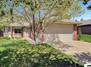 4946 Old Creek Rd, Lincoln, NE 68516