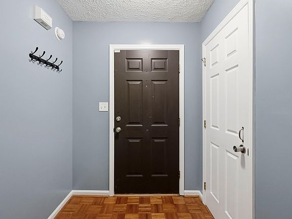 4th image of 2113 Belmont Dr