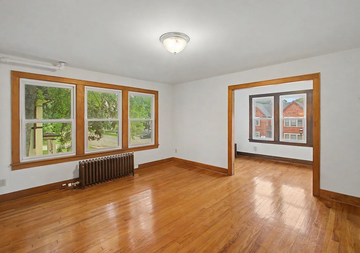 Charming 2 Bedroom, 1 Bathroom Home Near UIUC & Downtown Urbana — Photo 1