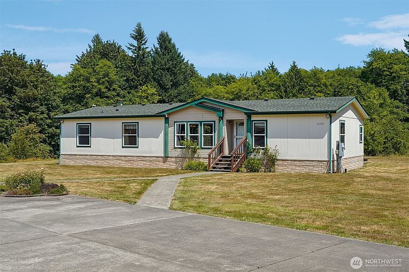 2nd image of 2102 Abernethy Road NE