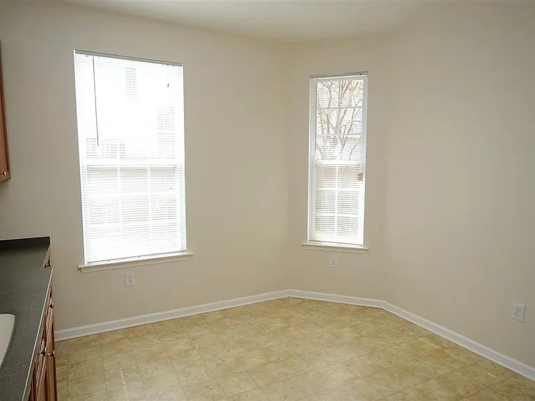 1101 Tenbury Pl — Photo 15