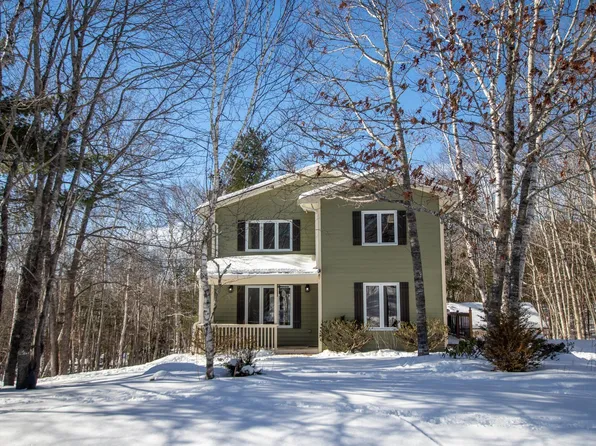 6 Devonport Ave, Fall River, NS B2T 1A4