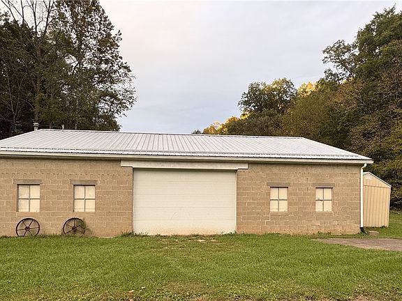 3rd image of 33451 Edwina Rd