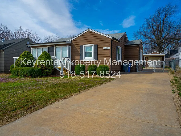 2232 S Marion Ave — Photo 3
