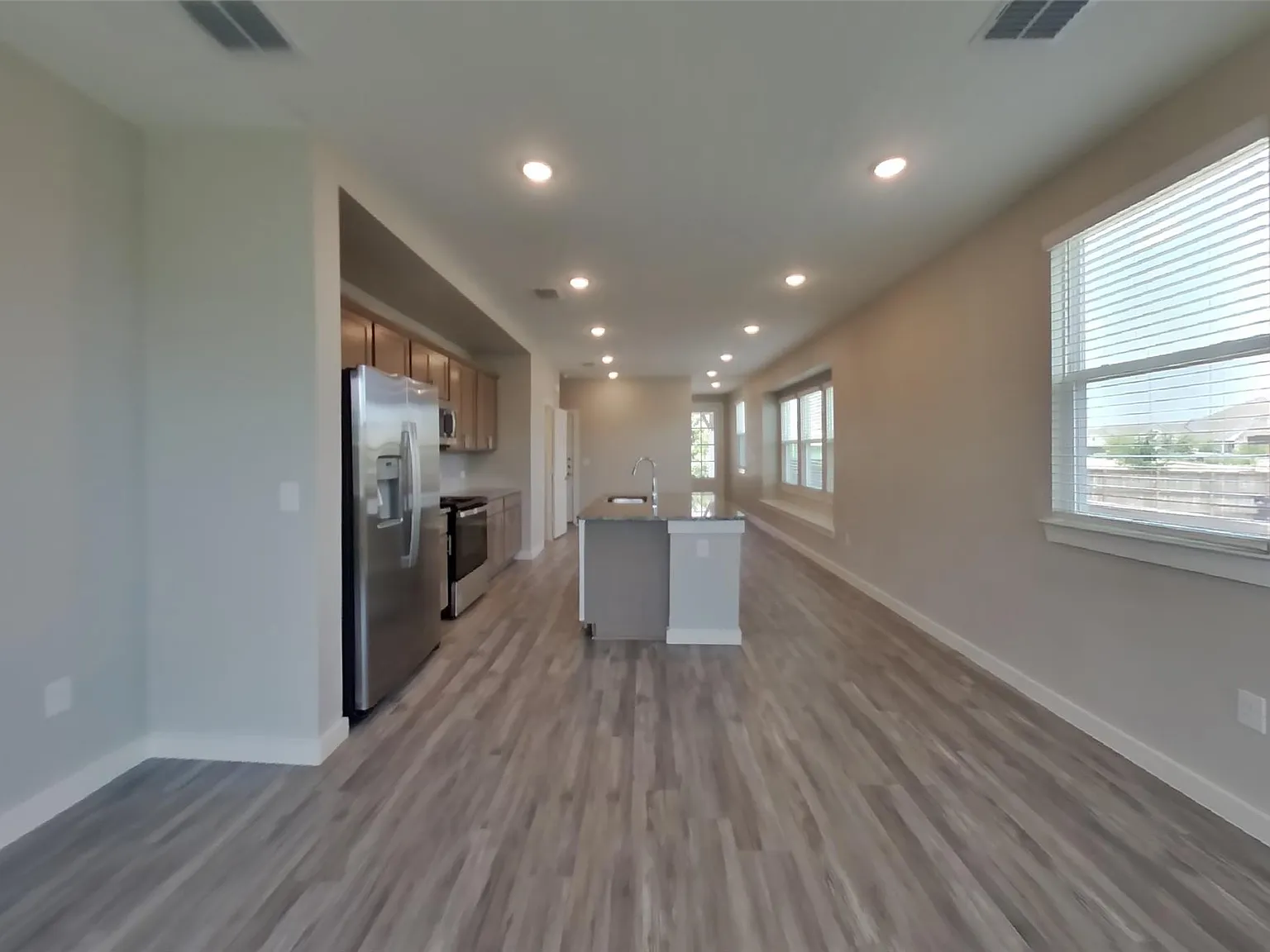 4 bed, 2.5 bath, 1744 sqft, $2,439 — Photo 3