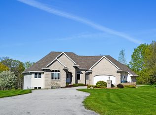 2858 Woodhaven Cir, De Pere, WI 54115