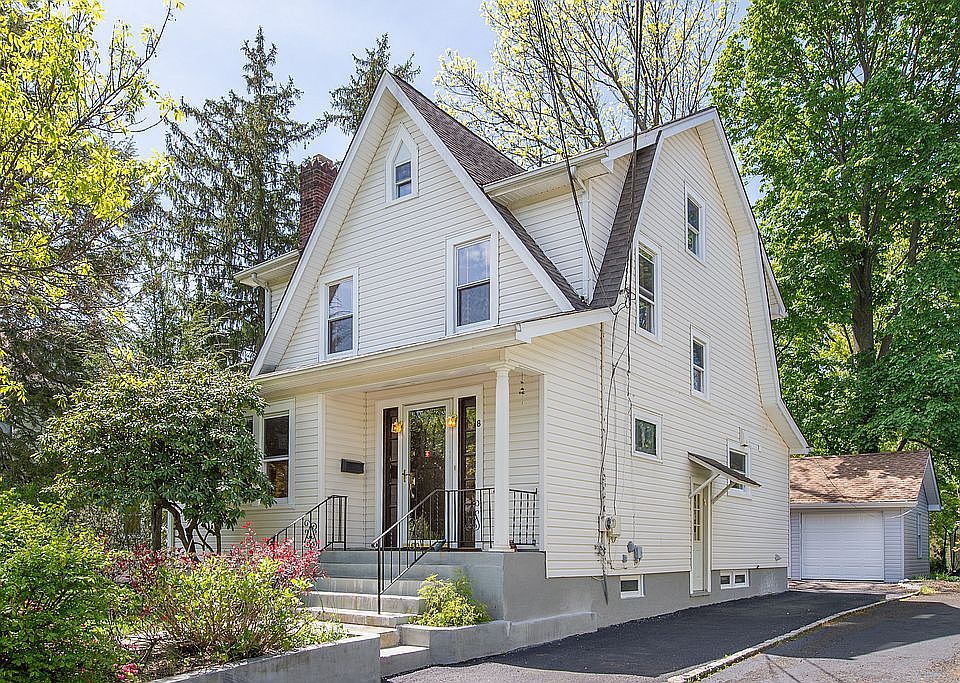 1st image of 8 Oakdale Ave