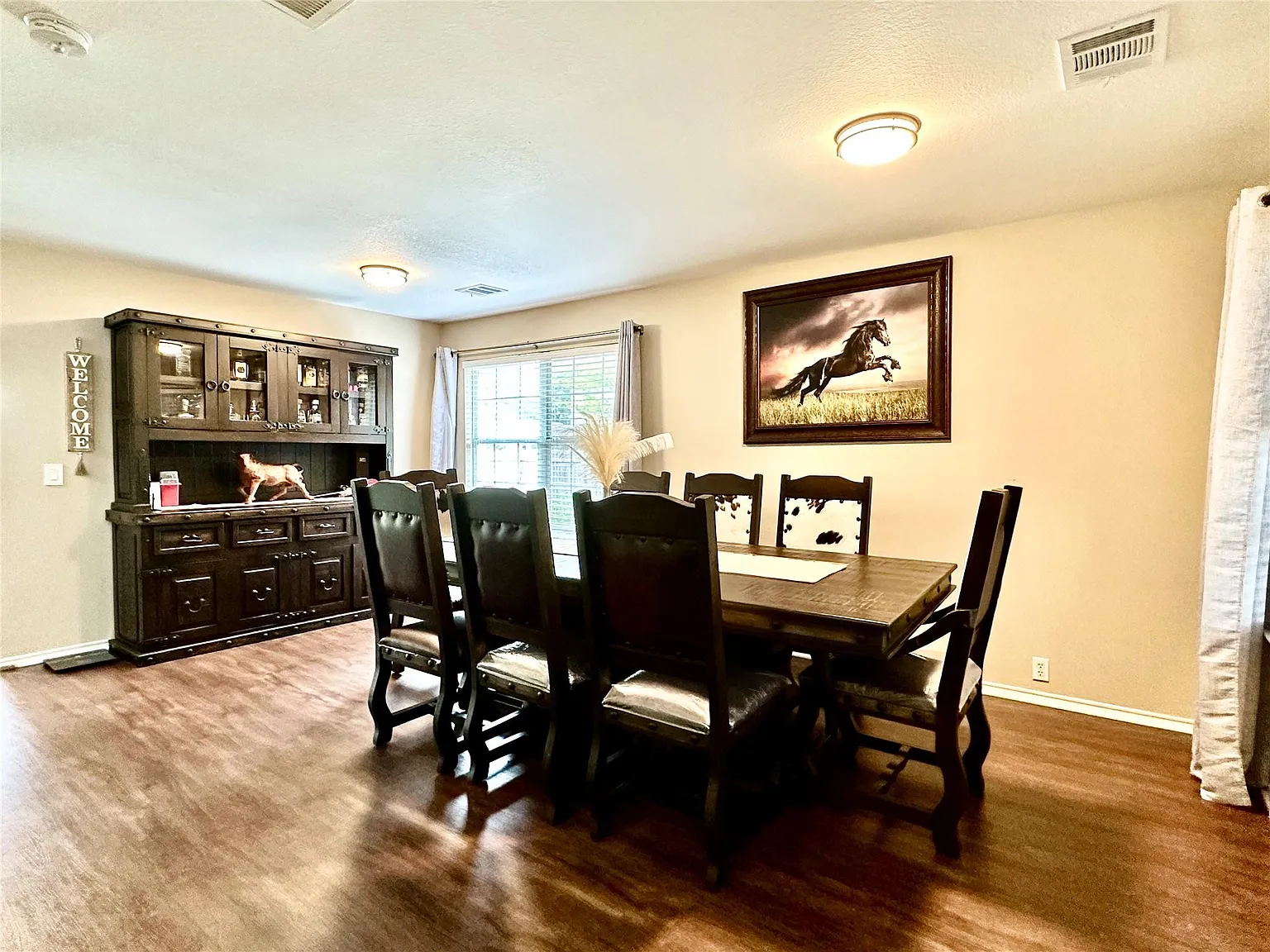 4 bed, 2.5 bath, 2102 sqft, $2,350 — Photo 4