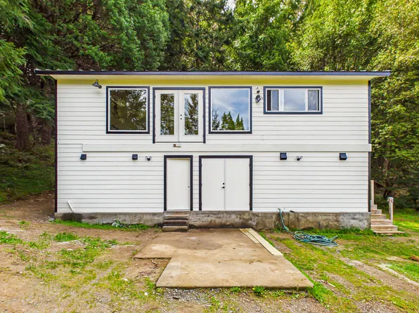 900 Golden Gate Dr, Carlotta, CA 95528