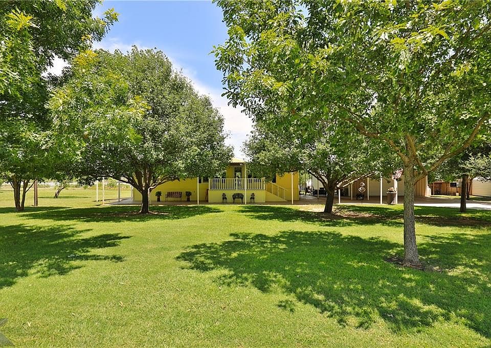 1st image of 420 Lakeview Dr