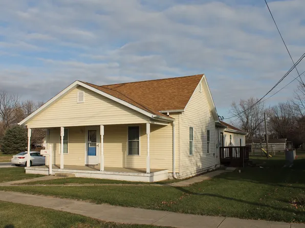 104 S Bissell St, Virden, IL 62690