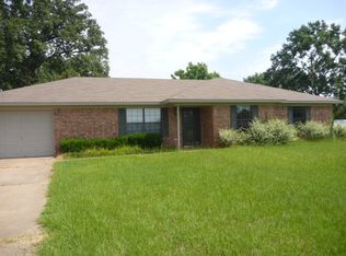 2011 Court Dr, Palestine, TX 75803