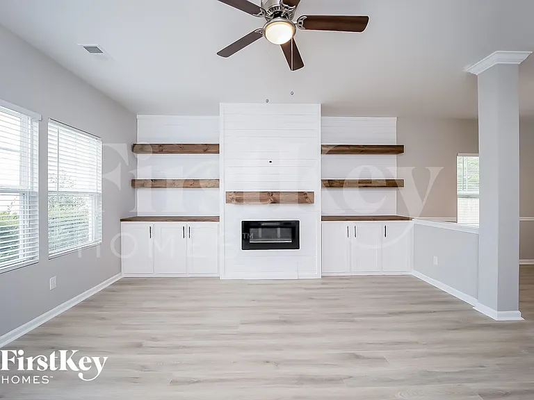 105 Breeders Ct — Photo 2