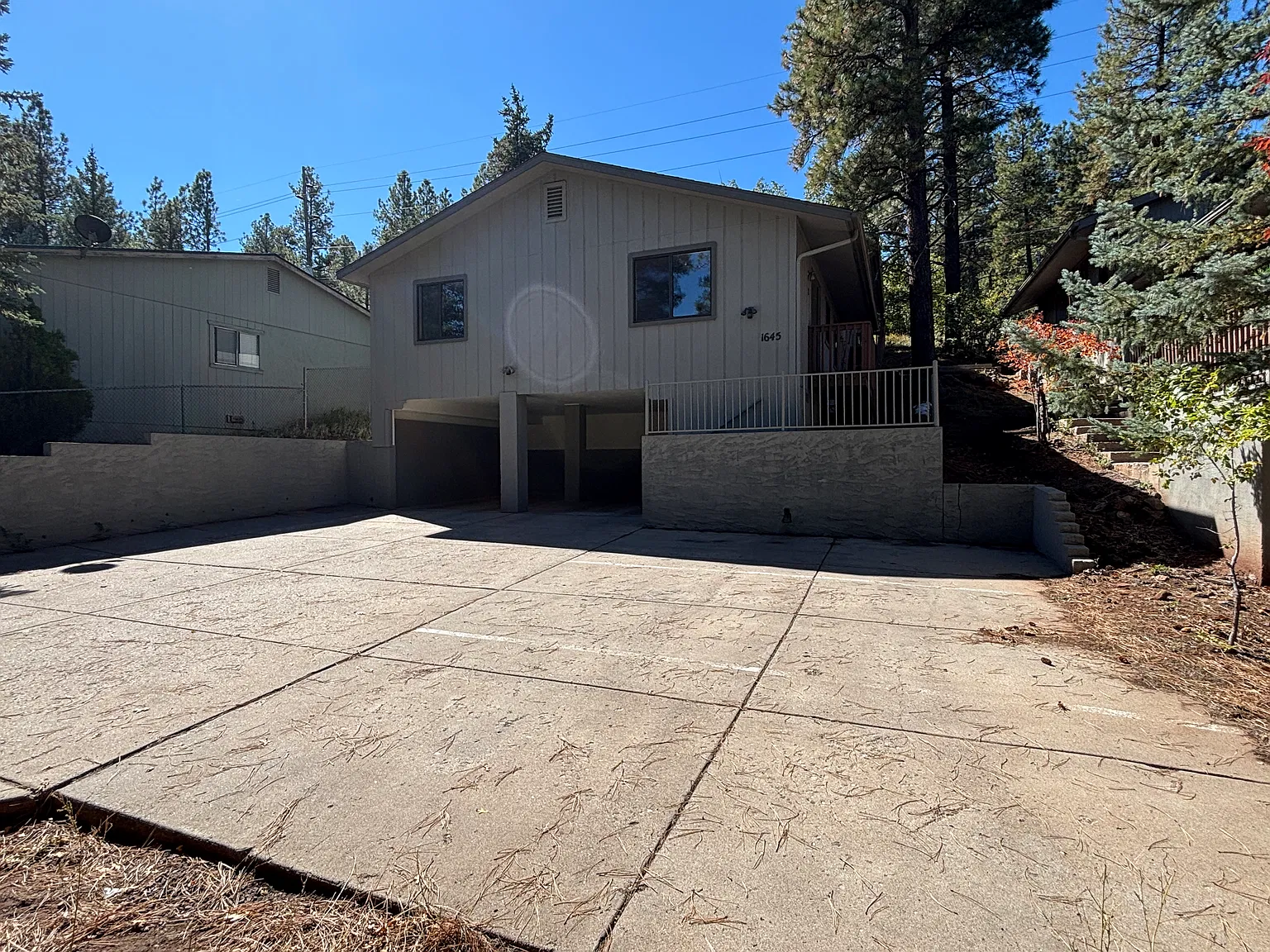 3 bed, 900 sqft, $1,900 — Photo 2