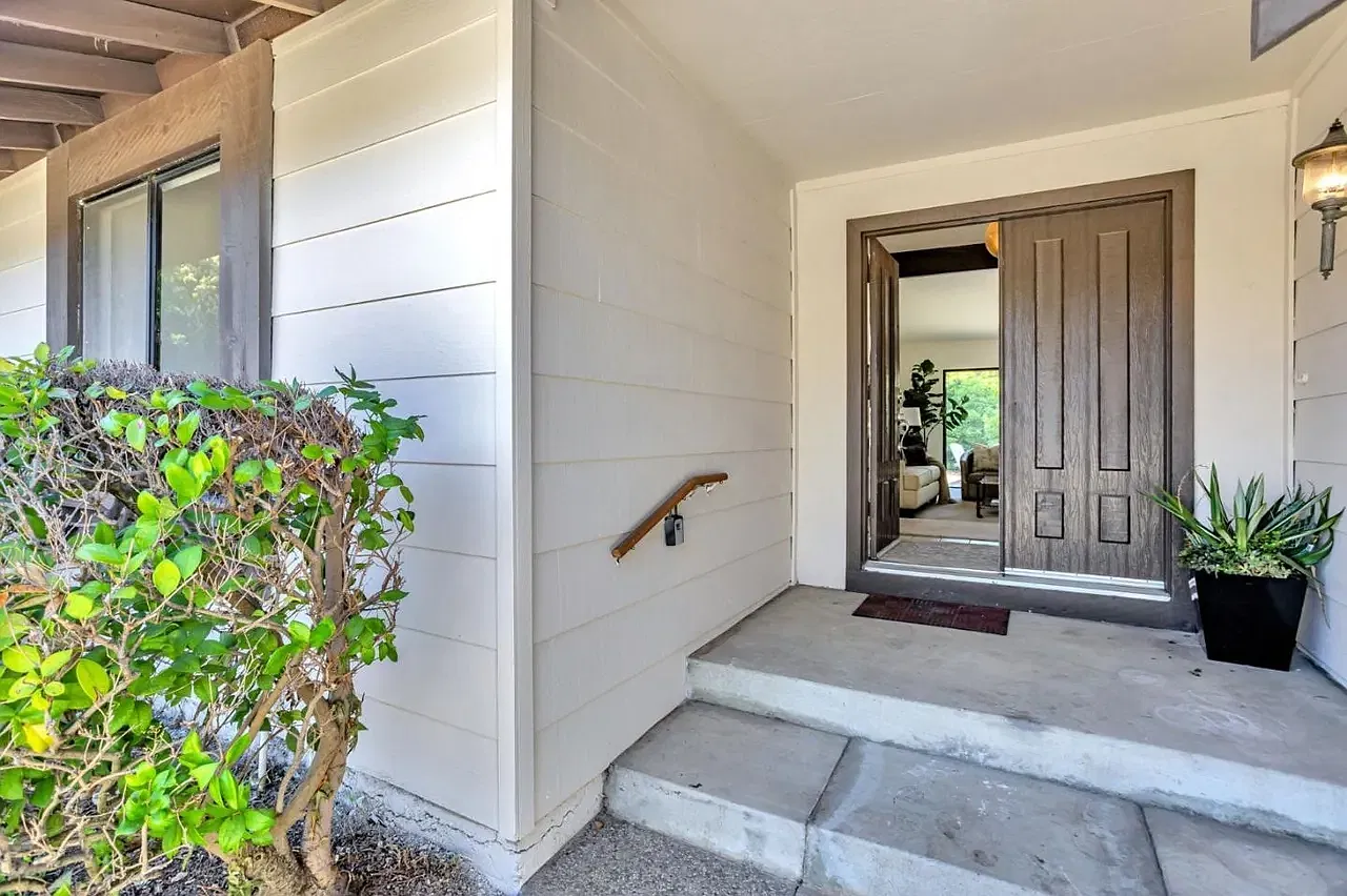 748 Casterwood Ct — Photo 2