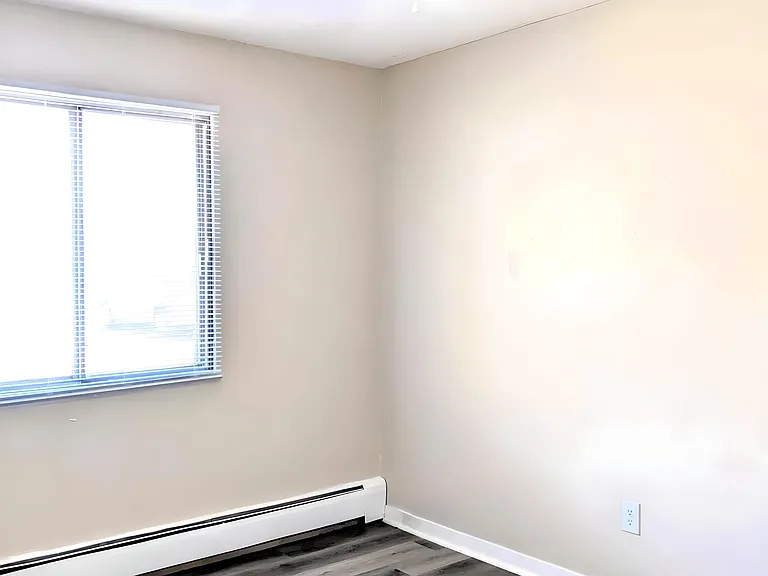 1077 Van Dyke St #106 — Photo 8