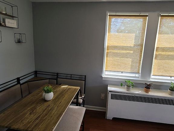 3rd image of 4244 Sheffield St Floor 2