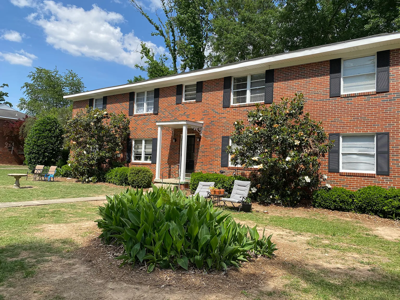 105 E Glenwood Drive — Photo 2