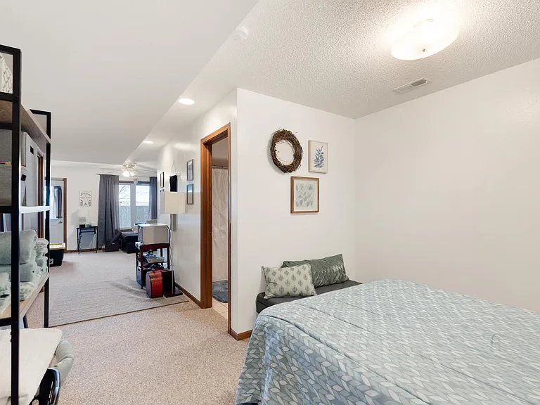 607 SE Tower Ct — Photo 12