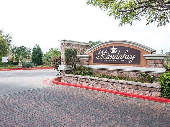 Mandalay Apartment Homes Entrance
