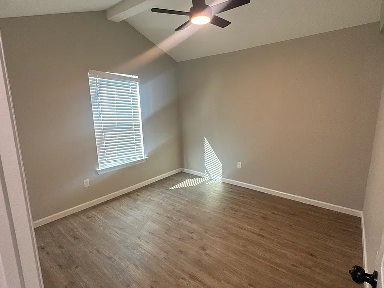 1128 Texas St — Photo 13