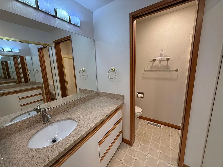9805 NE 124th St #107 — Photo 13