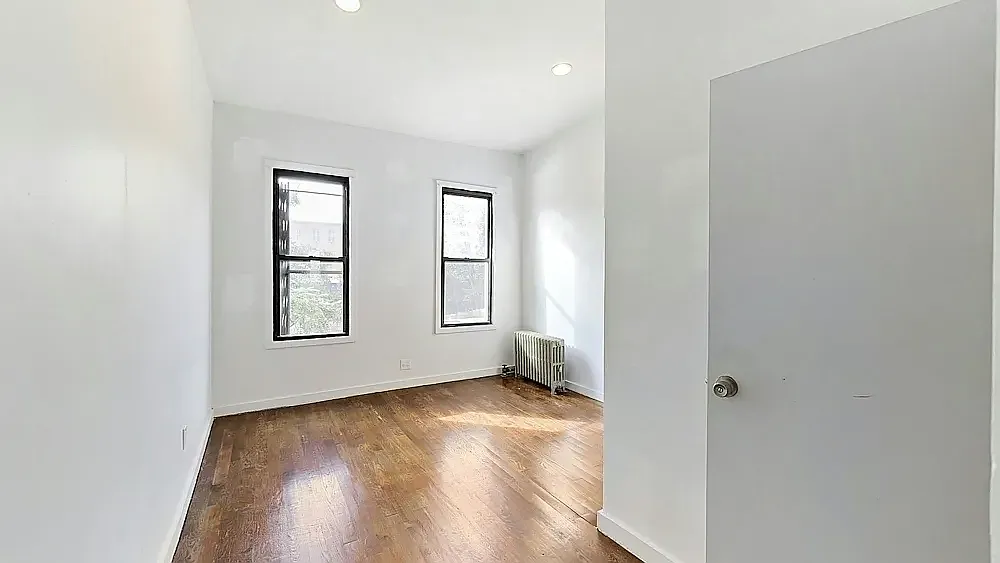886 Franklin Avenue — Photo 4