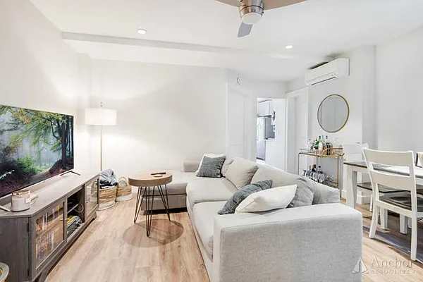 Rented by Anchor Associates | media 10