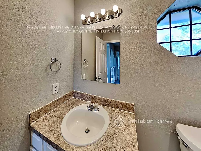 2317 Roanoke Cir — Photo 17