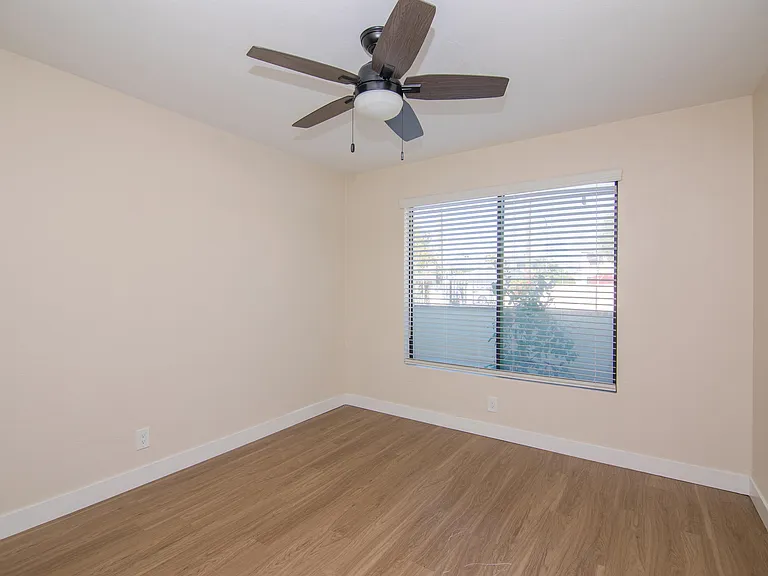 511 E Mariposa St #4 — Photo 5