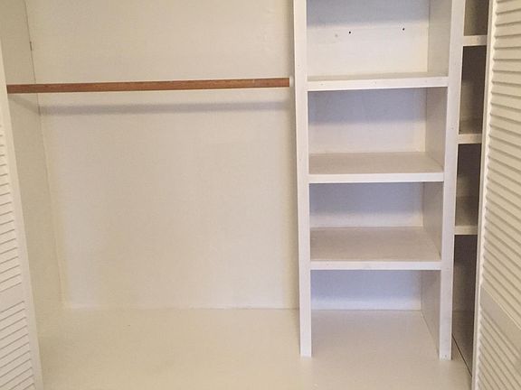 4th image of 126 Oakmont Dr APT 8