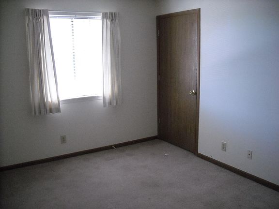 3rd image of 935 Gordon Smith Blvd