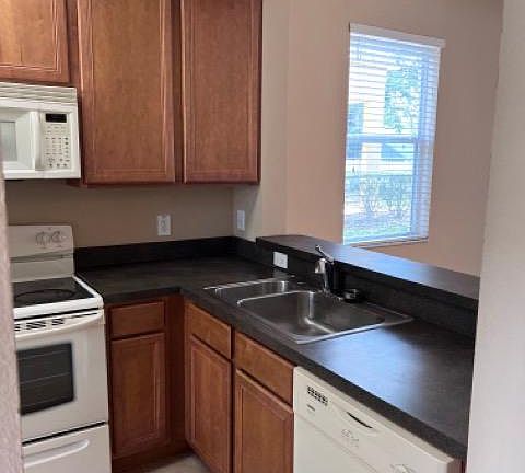 4th image of 2160 Retreat View Cir