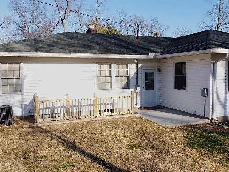 4823 Glenmina Dr — Photo 23