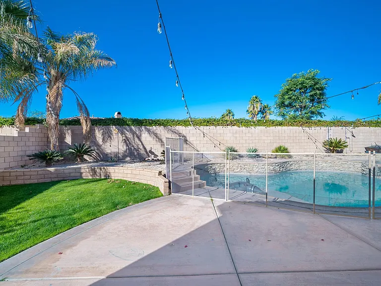 43560 Parkway Esplanade W — Photo 14