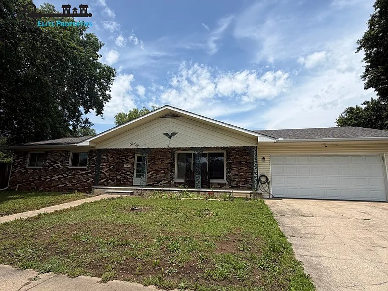 310 W Wishart St — Photo 2
