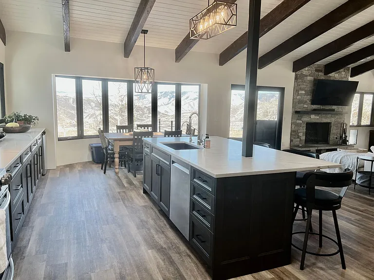 Kitchen/dining
