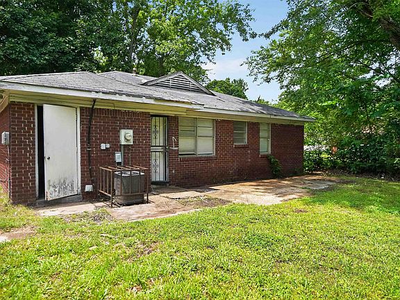 3rd image of 4530 Spring Valley Dr