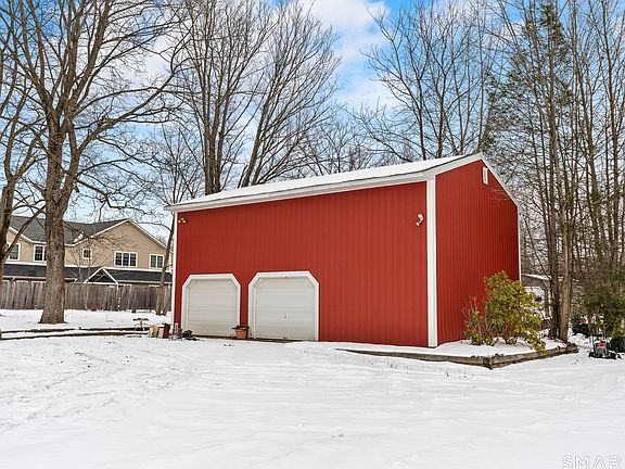 4th image of 392 Boston Neck Road