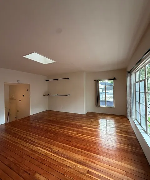 2524 J St — Photo 3