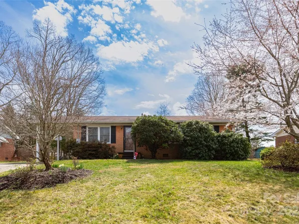 15 Looking Glass Ln, Asheville, NC 28805